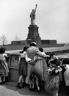 Immigrants with Statue of Liberty